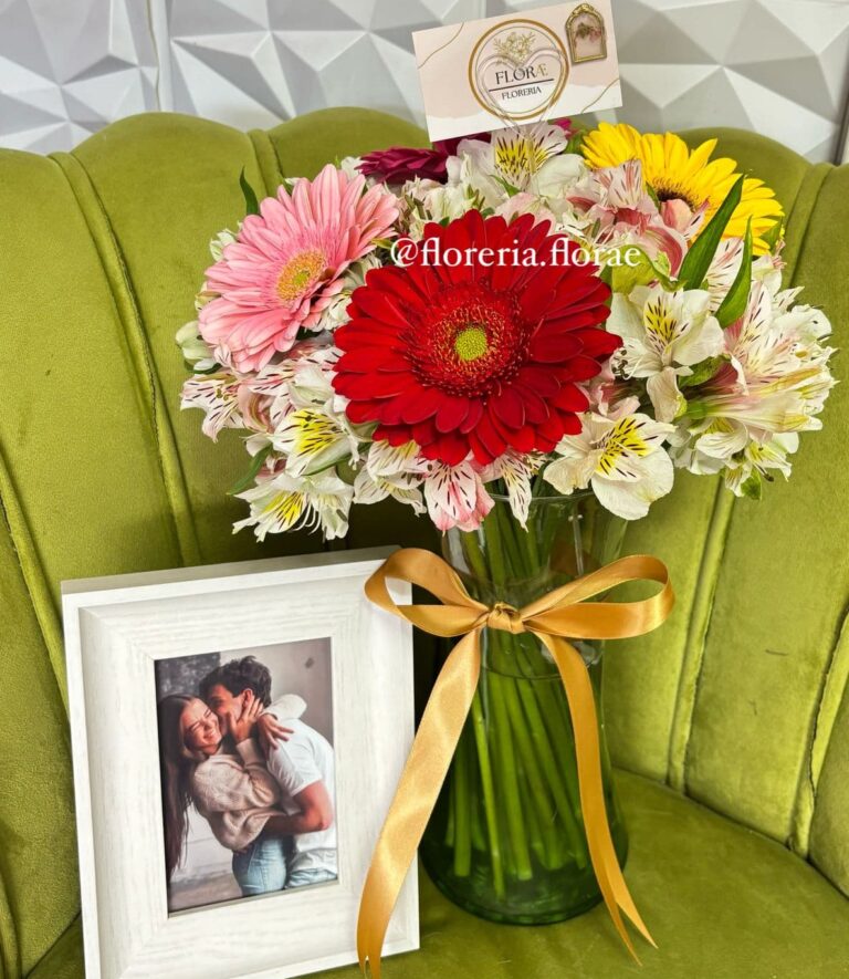 jarron con gerberas y astromelias