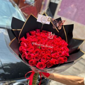 ramo 50 rosas rojas con corona mini