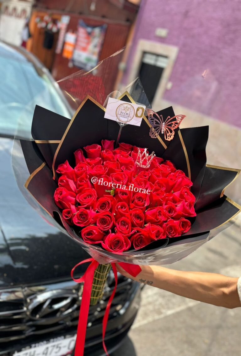 ramo 50 rosas rojas con corona mini