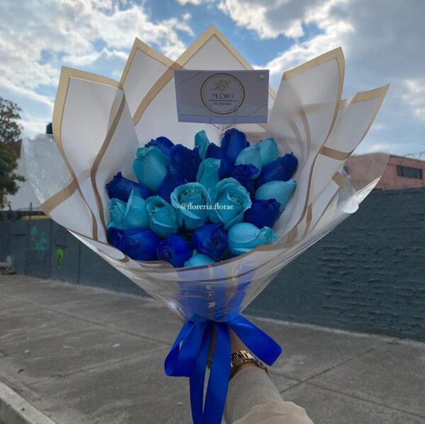 ramo para chico de rosas azules