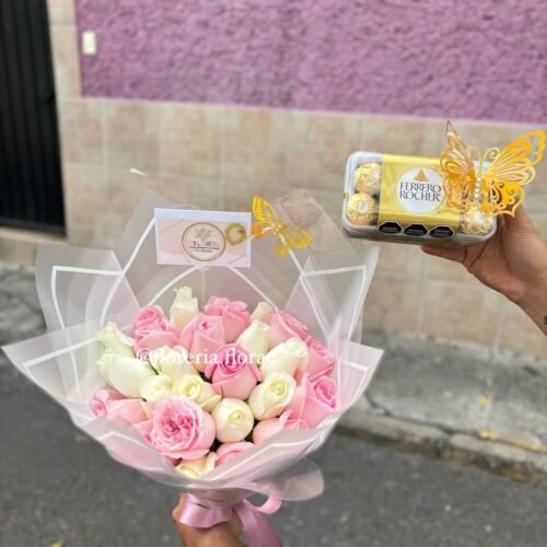 ramo 24 rosas combinadas con chocolates