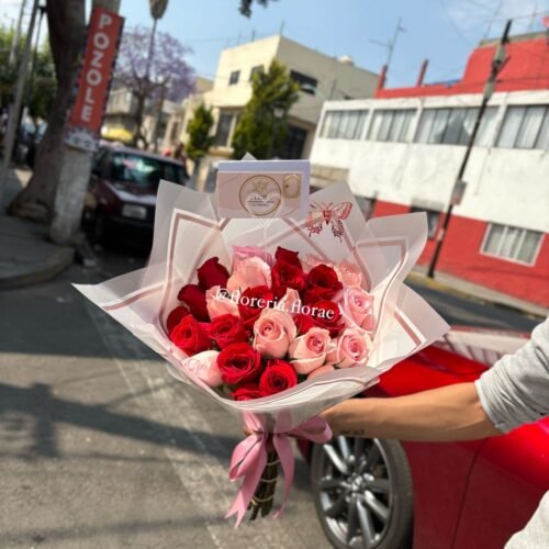ramo 24 rosas combinadas