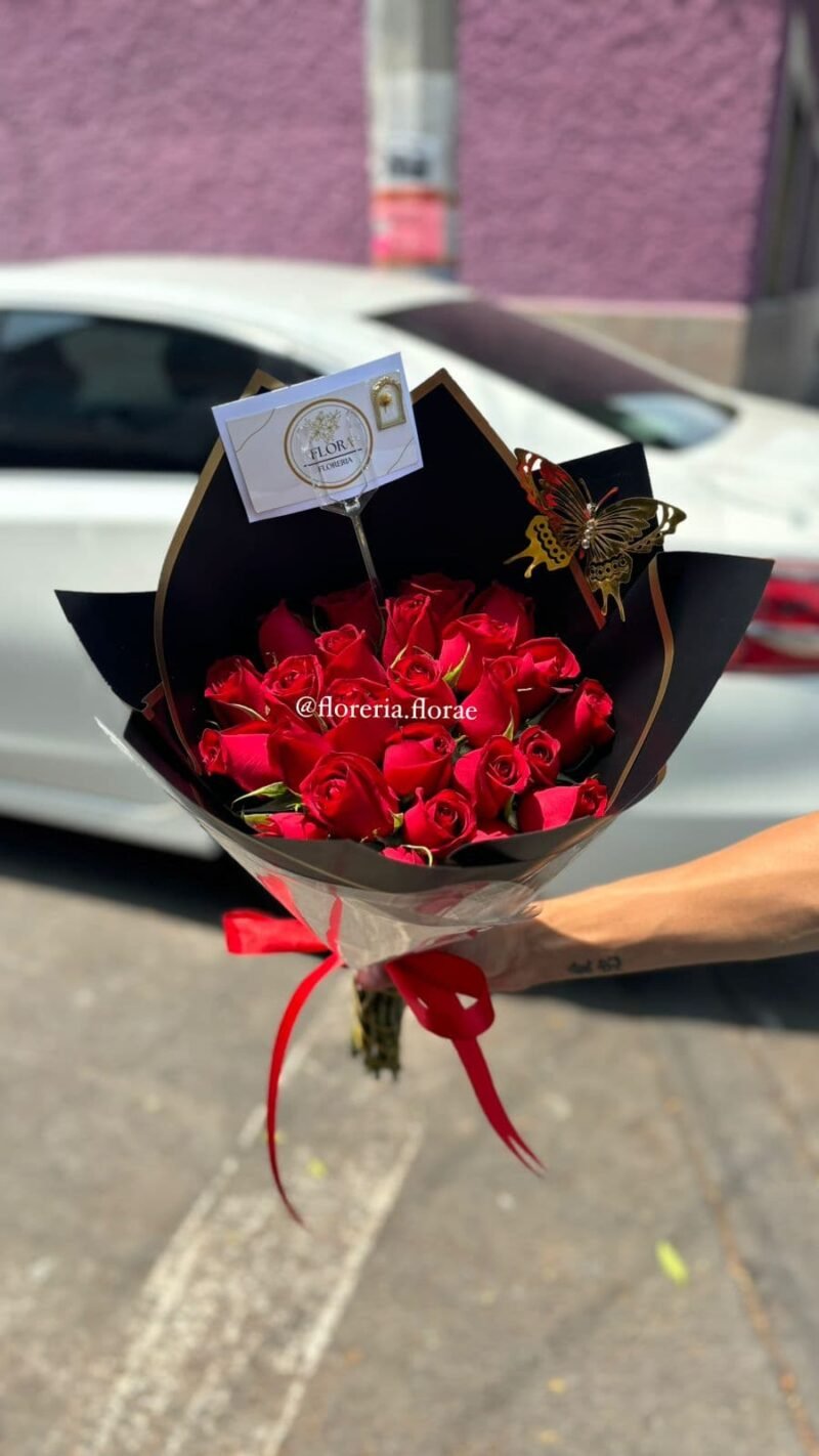 Red Ramo CUTE RED – Ramo 24 rosas rojas naturales en CDMX – FLORERIA FLORAE