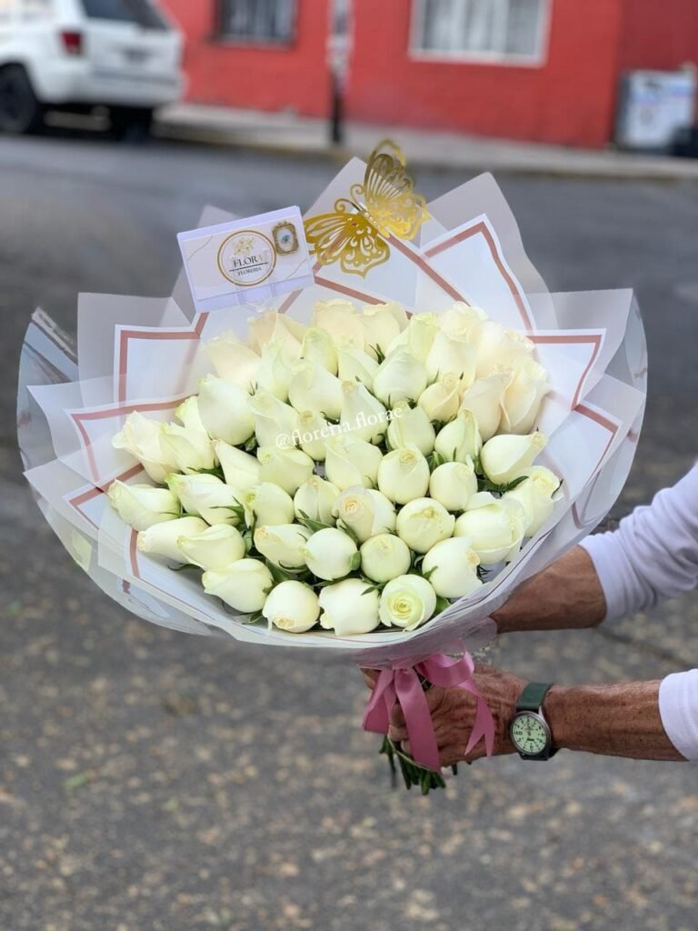 ramo 50 rosas blancas