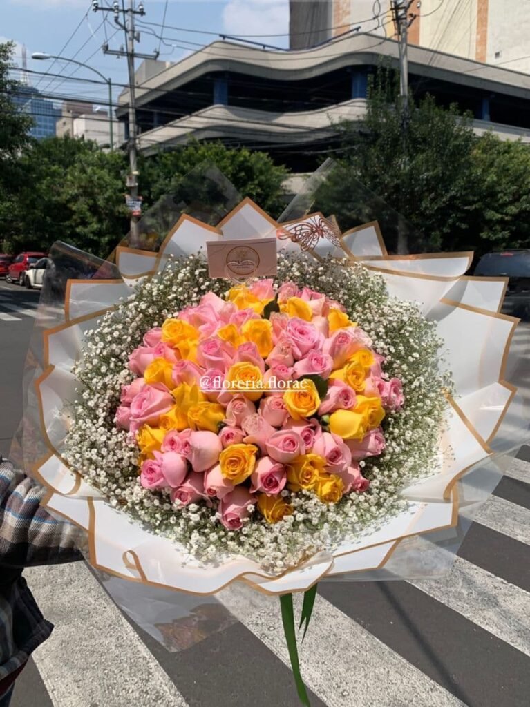 ramo buchon de 75 rosas amarillas con rosas