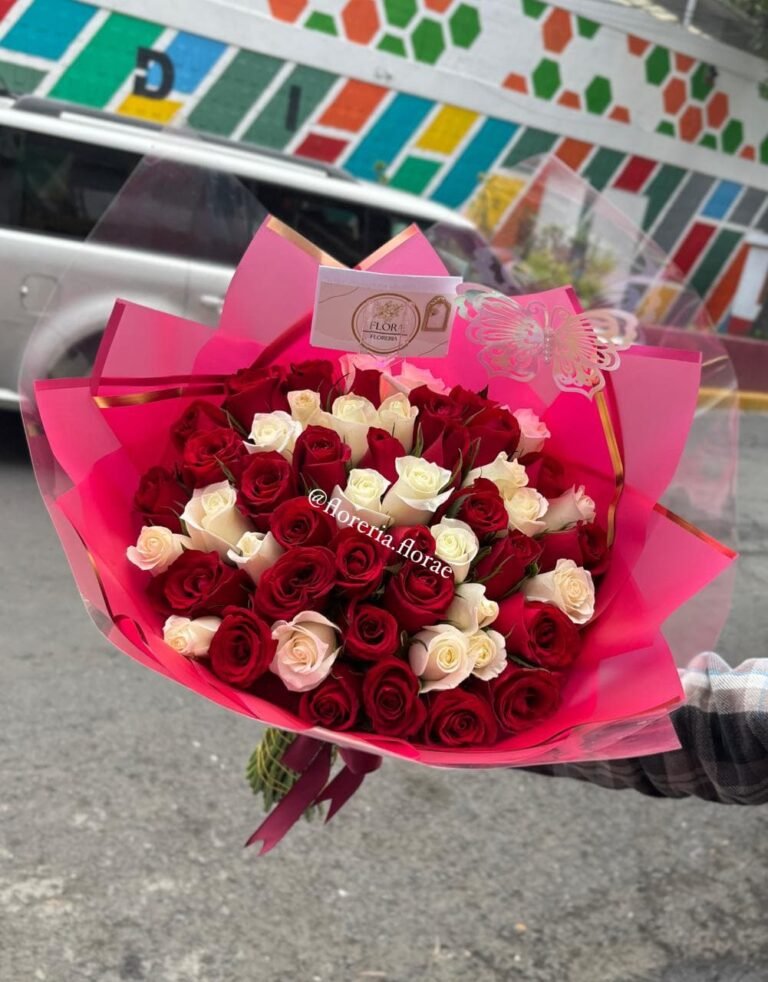 ramo 50 rosas combinadas
