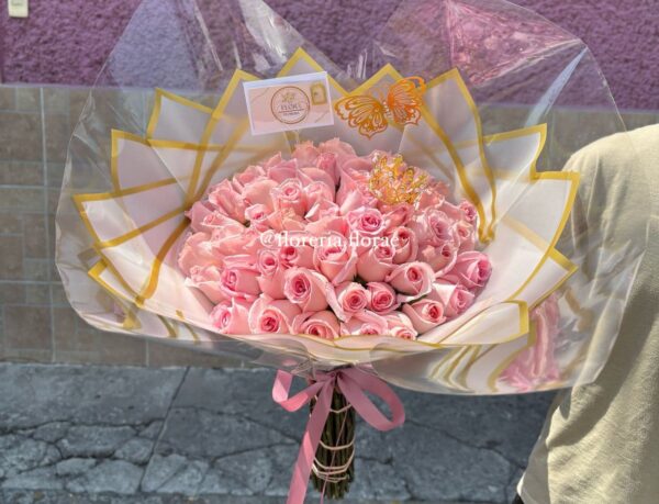 ramo 50 rosas rosas