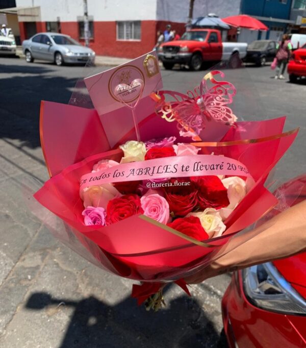 EN TODOS LOS ABRILES TE LLEVARE 20 ROSAS - Imagen 4