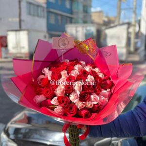 ramo 50 rosas combinadas rosas con rojo