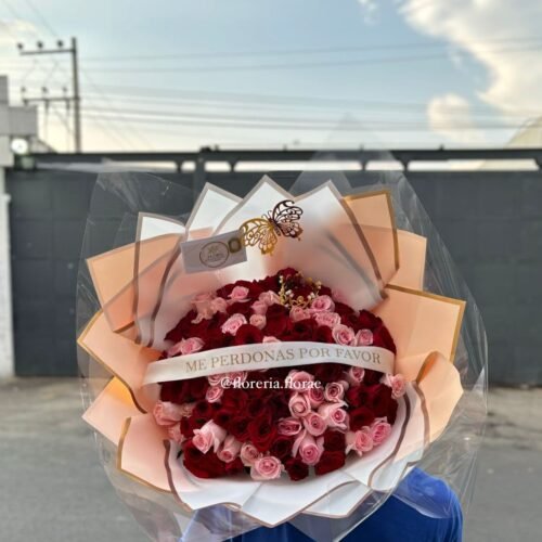 ramo 100 rosas combinadas para pedir perdon