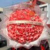 ramo 100 rosas con flor nube y liston