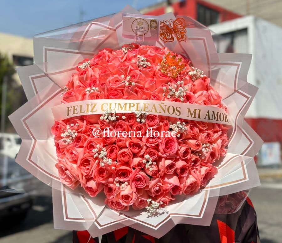 ramo 100 rosas con flor nube y liston