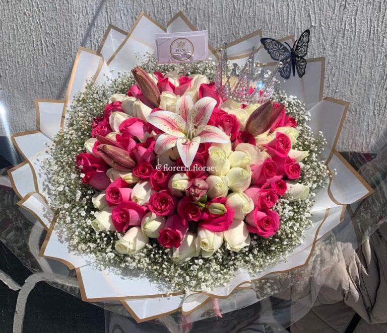 ramo buchon 90 rosas combinado con flor nube y lirios