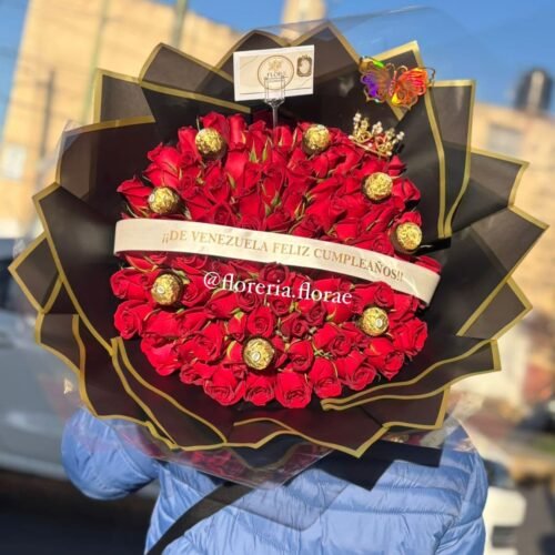 ramo 100 rosas rojas con corona chocolates y liston