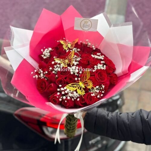 ramo 50 rosas mas flor nube
