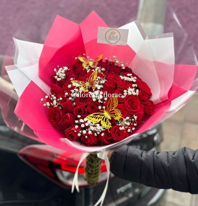 ramo 50 rosas mas flor nube