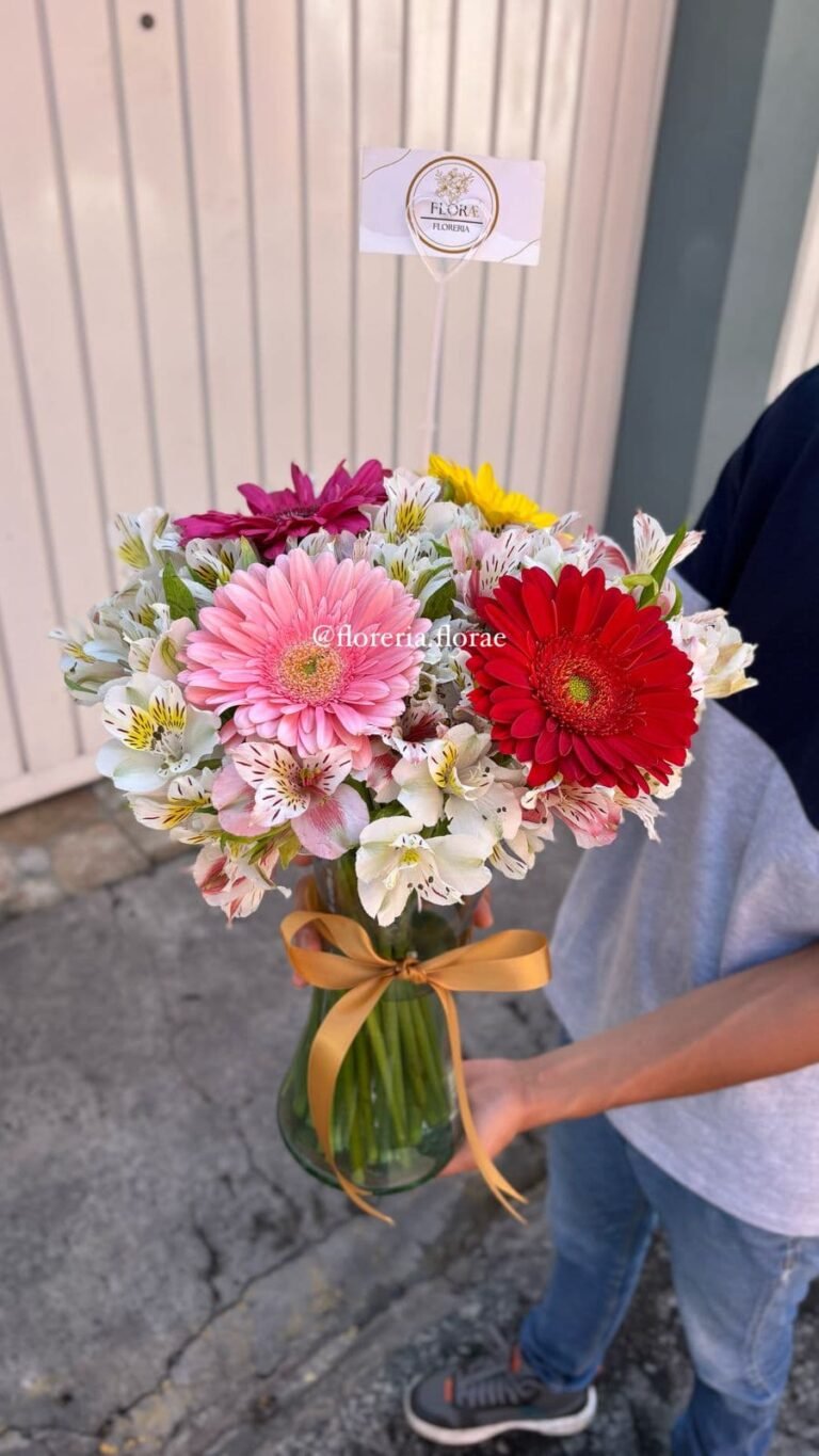 jarron con astromelias y gerberas