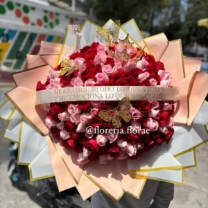 ramo 150 rosas combinadas mas corona y liston