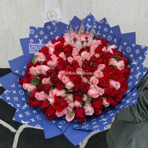 ramo 150 rosas combinadas con corona