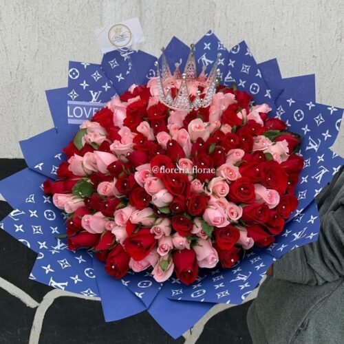 ramo 150 rosas combinadas con corona