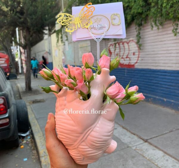 corazon con mini rosa