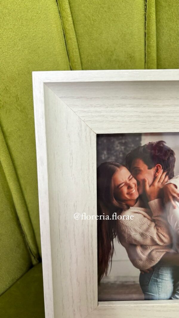 PORTA RETRATO CON RELIEVE - Imagen 3