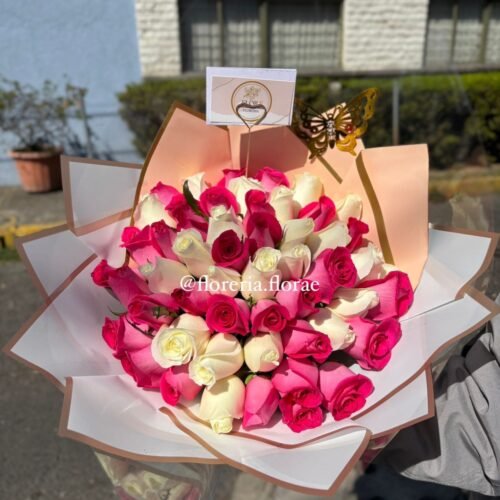 ramo 50 rosas combinadas blanco fiusha