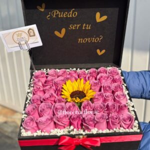 caja de con rosas girasol y flor nube