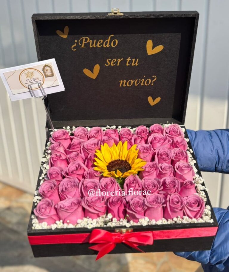 caja de con rosas girasol y flor nube