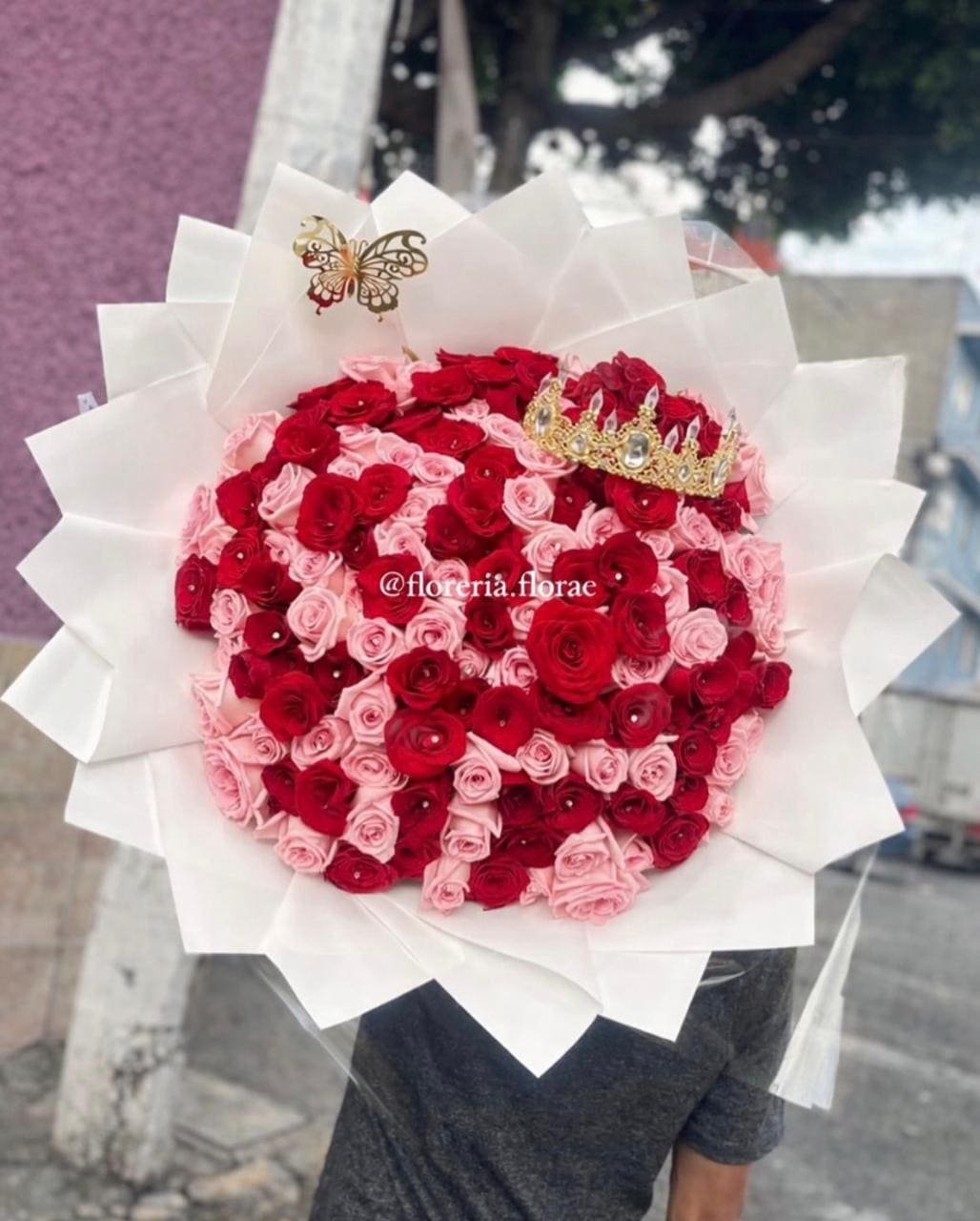 ramo 150 rosas combinadas