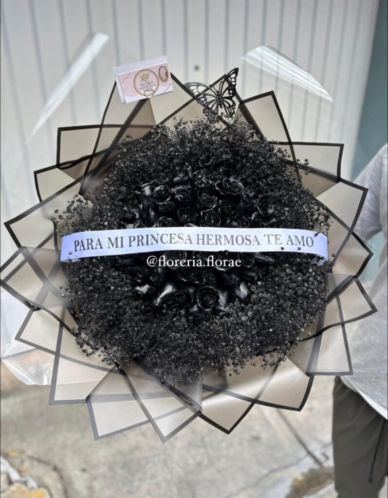 ramo de 50 rosas negras