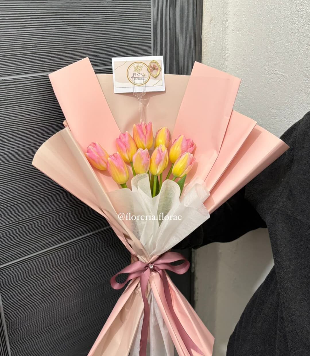 ramo de 10 tulipanes