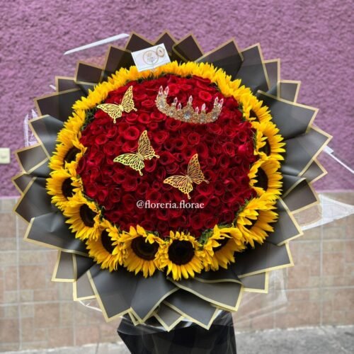 RAMO 200 ROSAS ROJAS CON GIRASOLES ALREDEDOR