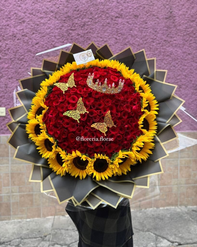RAMO 200 ROSAS ROJAS CON GIRASOLES ALREDEDOR