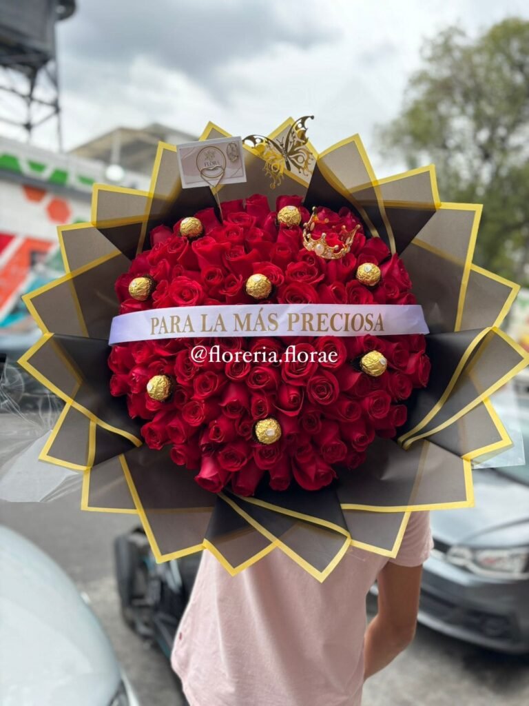 ramo de 100 rosas con chocolates y liston