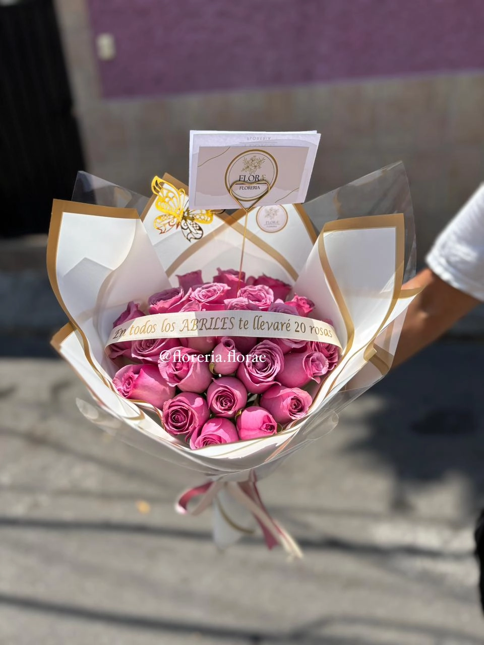 en todos los abriles morado 20 rosas