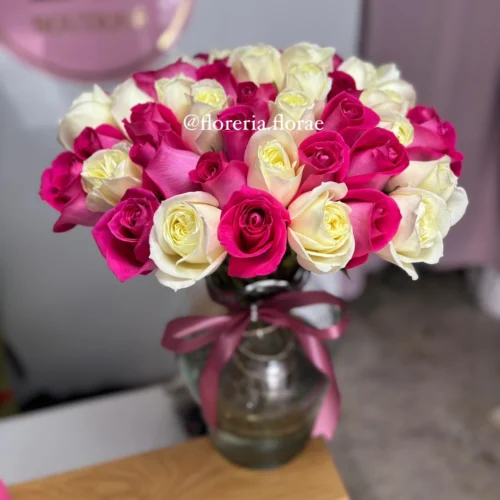 JARRON CON 50 ROSAS COMBINADAS EN CDMX