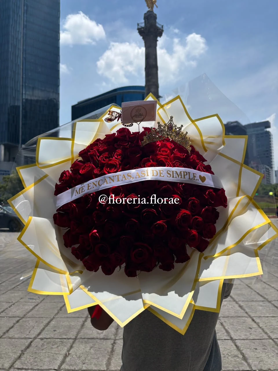 TE AMO – Ramo Buchón de 100 Rosas Rojas | Florae Florería en CDMX