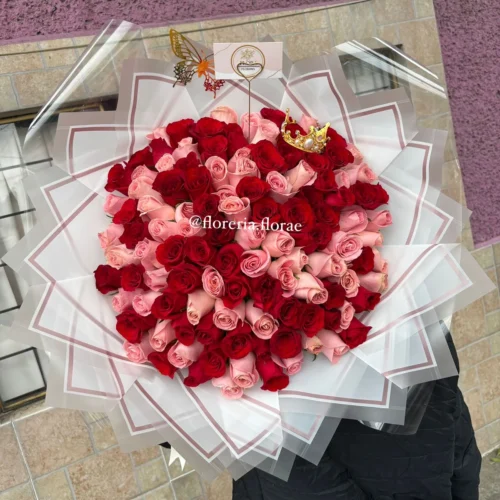 REYNA DE AMOR – Ramo Buchón de 150 Rosas Combinadas | Florae Florería en CDMX